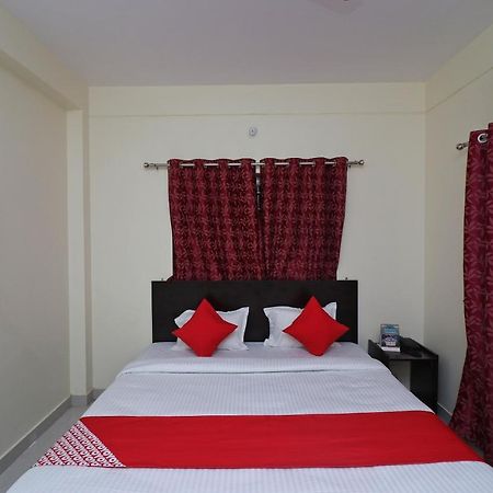 Oyo Hotel Ayush Palace Cuttack Exterior photo