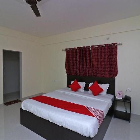 Oyo Hotel Ayush Palace Cuttack Exterior photo