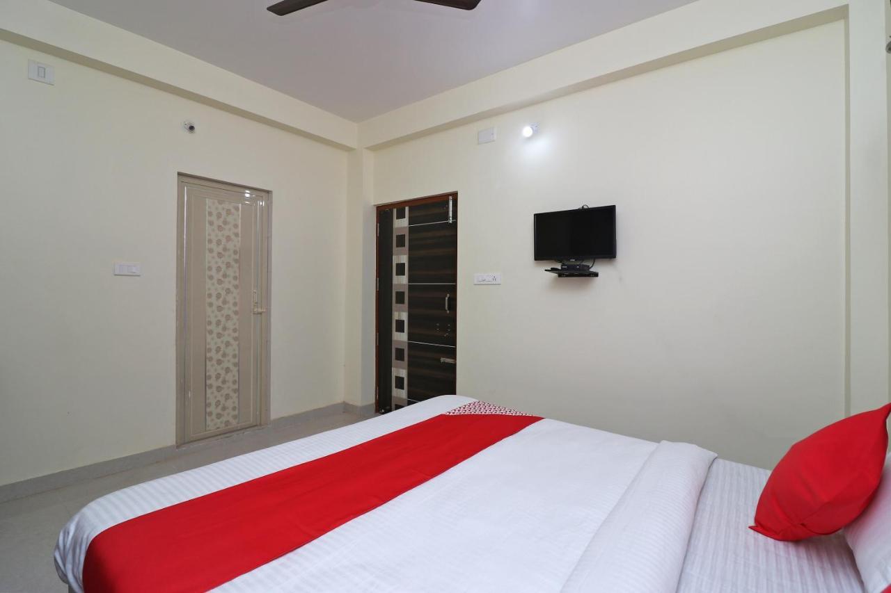 Oyo Hotel Ayush Palace Cuttack Exterior photo