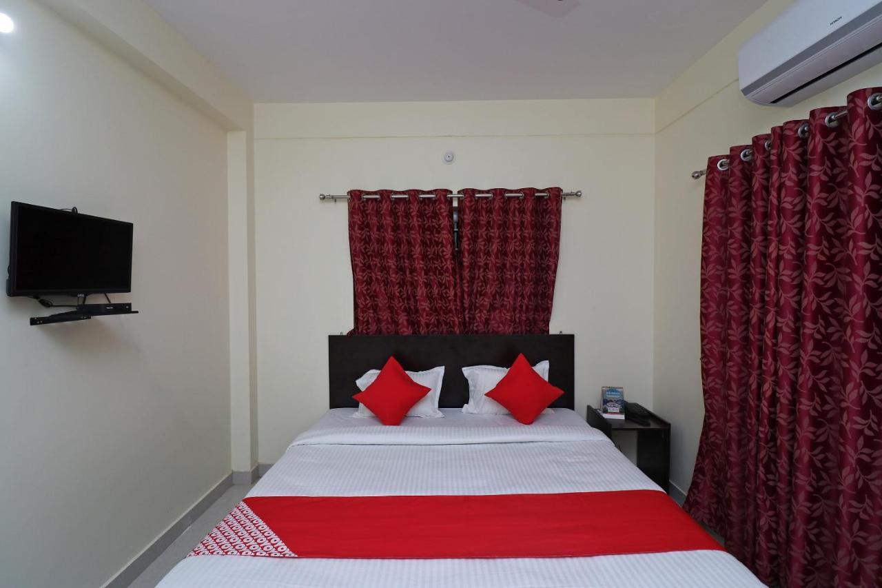 Oyo Hotel Ayush Palace Cuttack Exterior photo