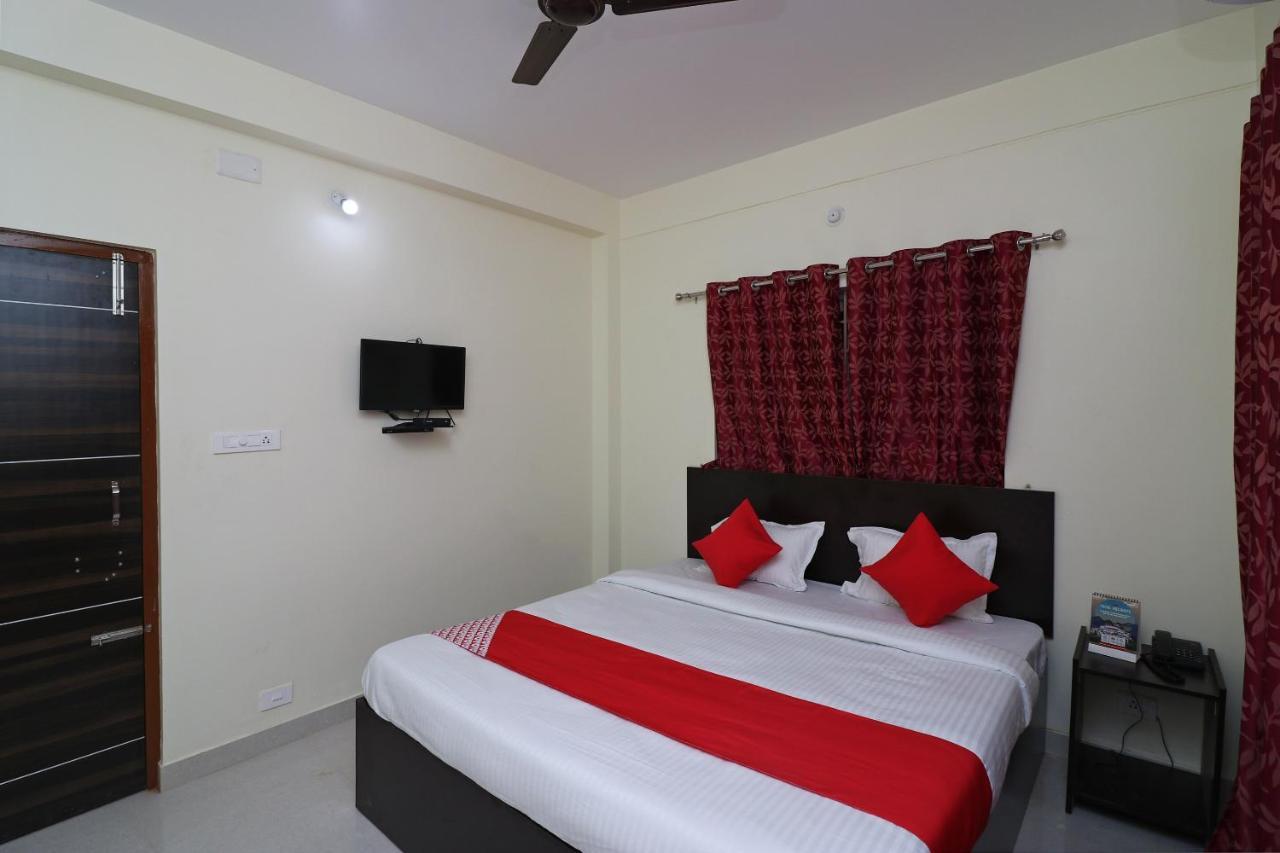 Oyo Hotel Ayush Palace Cuttack Exterior photo