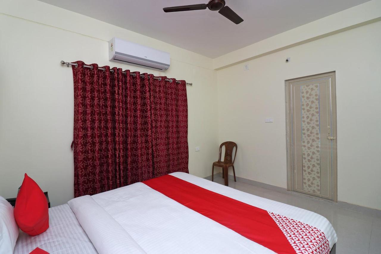 Oyo Hotel Ayush Palace Cuttack Exterior photo