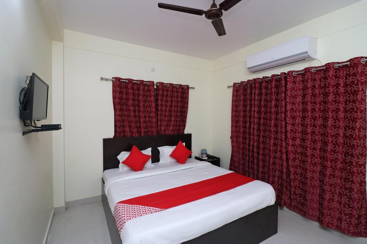 Oyo Hotel Ayush Palace Cuttack Exterior photo