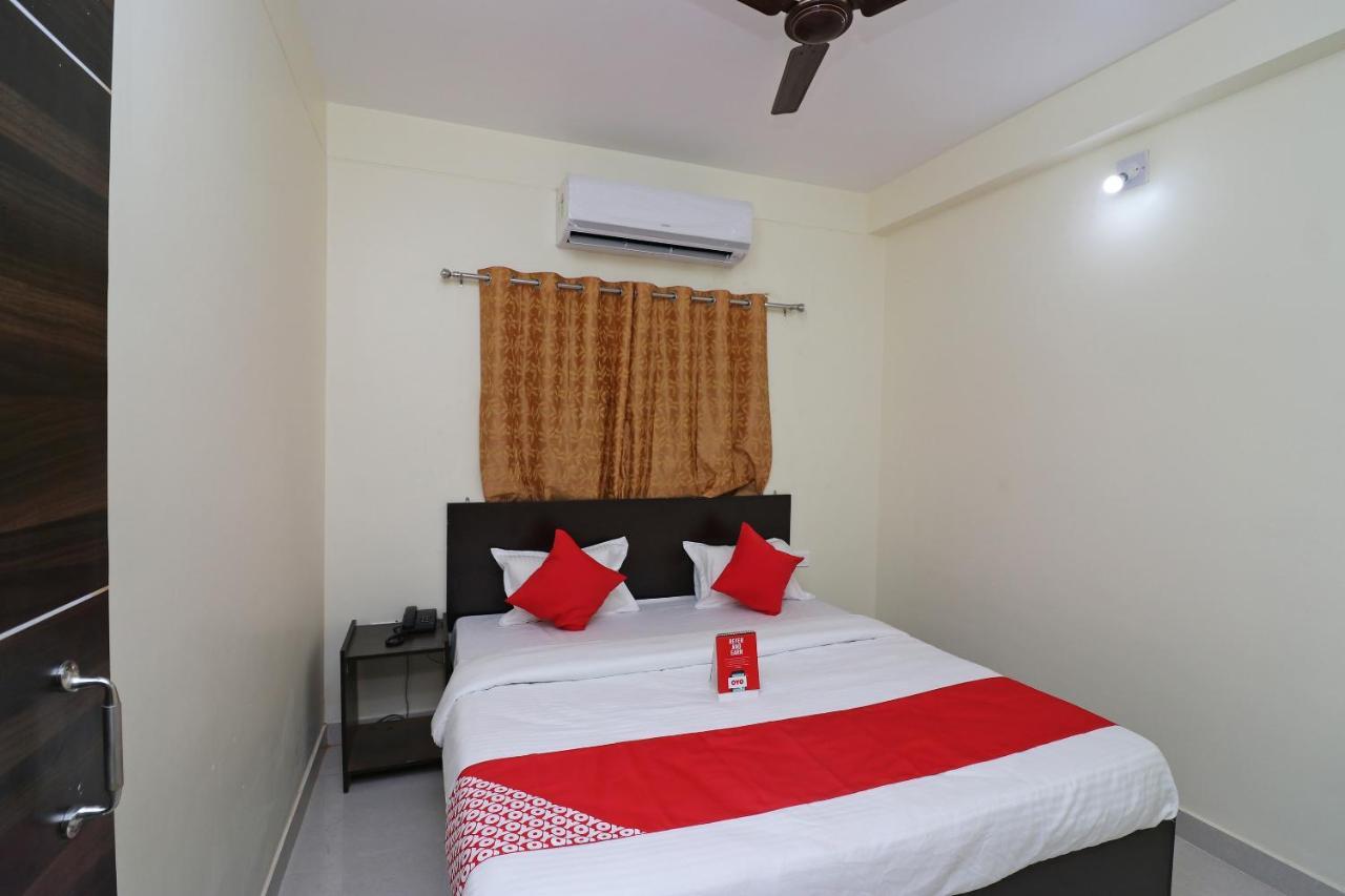 Oyo Hotel Ayush Palace Cuttack Exterior photo