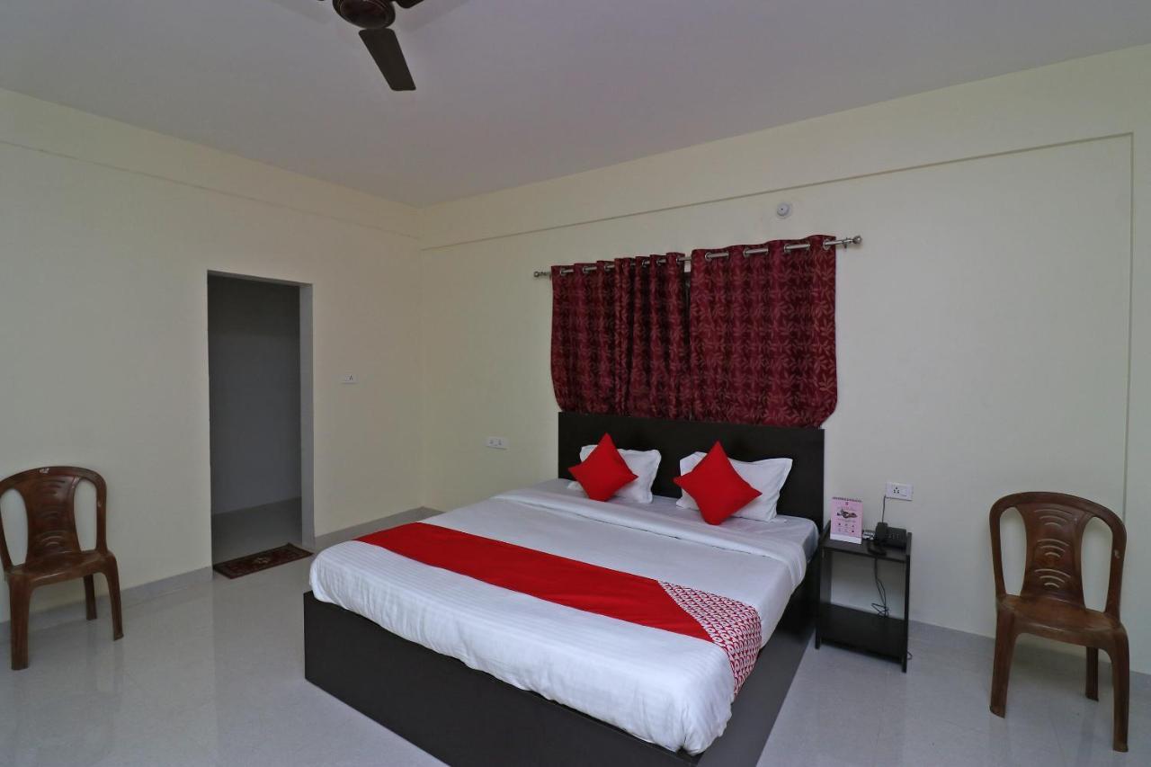 Oyo Hotel Ayush Palace Cuttack Exterior photo