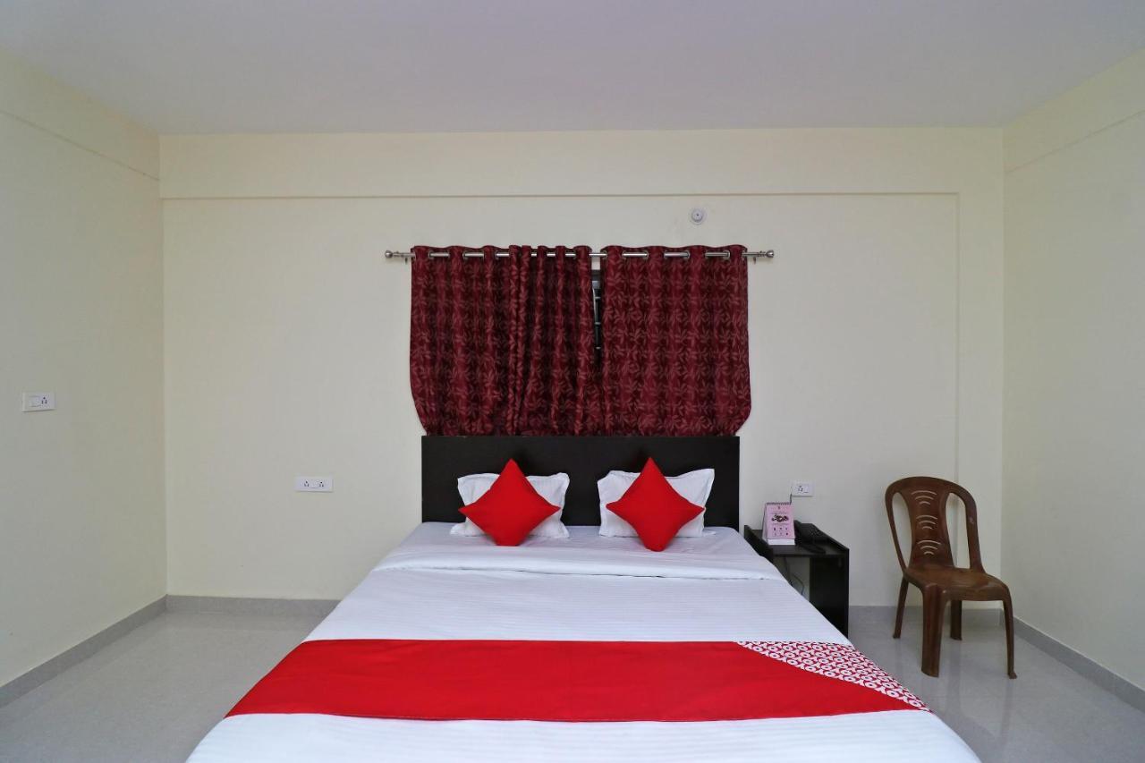 Oyo Hotel Ayush Palace Cuttack Exterior photo