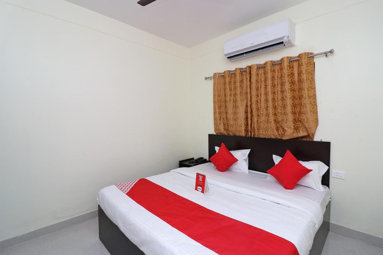 Oyo Hotel Ayush Palace Cuttack Exterior photo