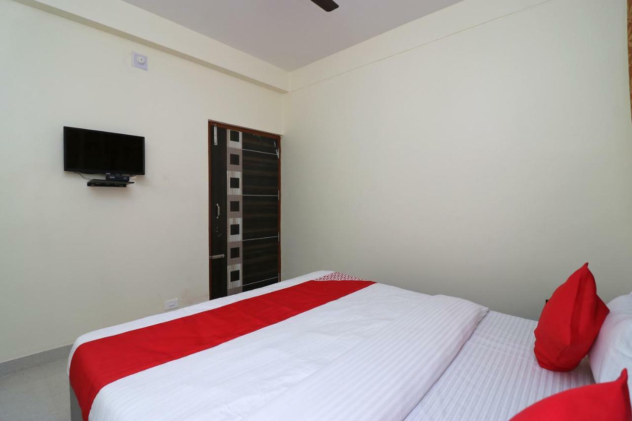 Oyo Hotel Ayush Palace Cuttack Exterior photo